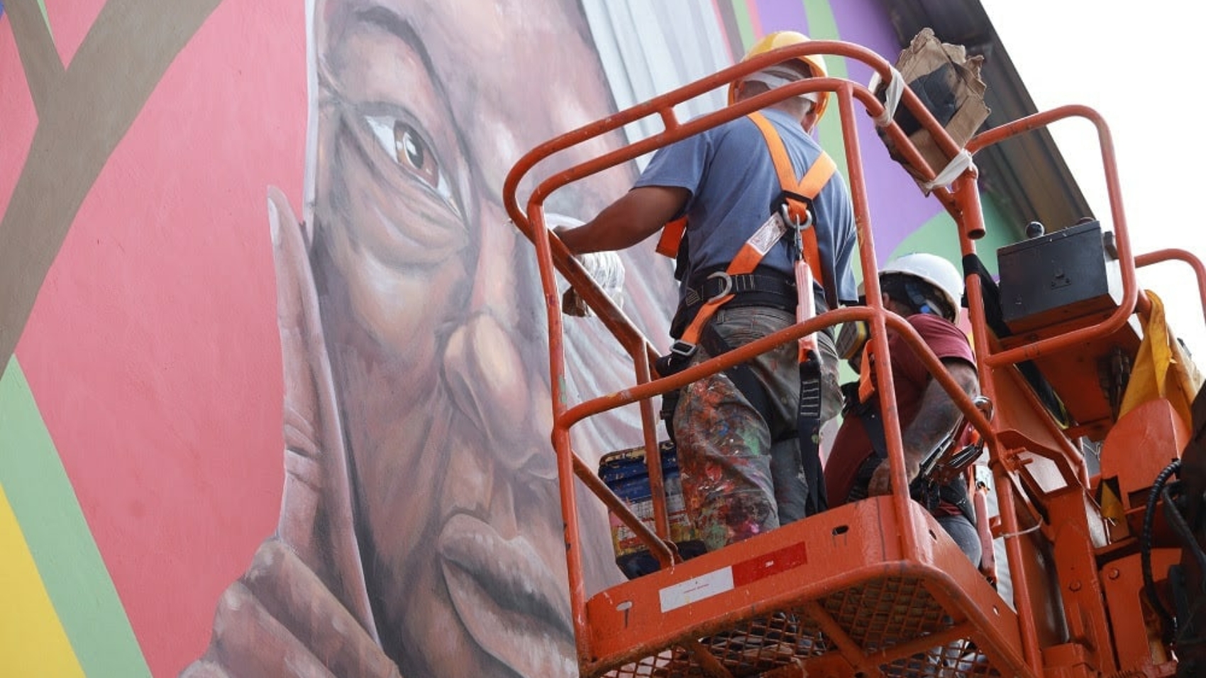 Memomural ginásios ganham tributo artístico a personalidades de Araxá