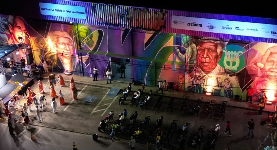 Projeto transforma ginásios em memoriais artísticos para eternizar personagens de Araxá